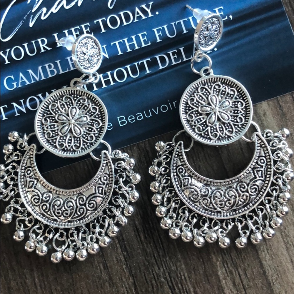Lightweight earrings